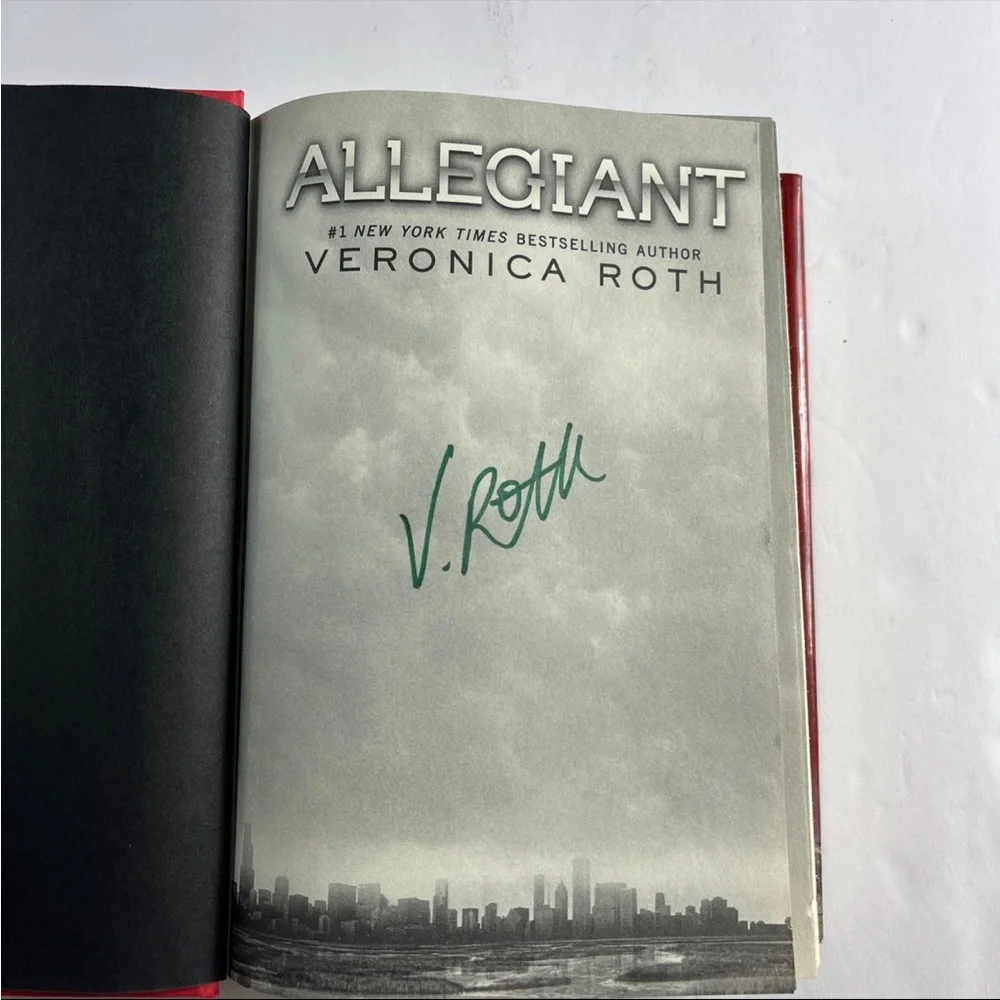 Signed copy | Allegiant by Veronica Roth Hardcover